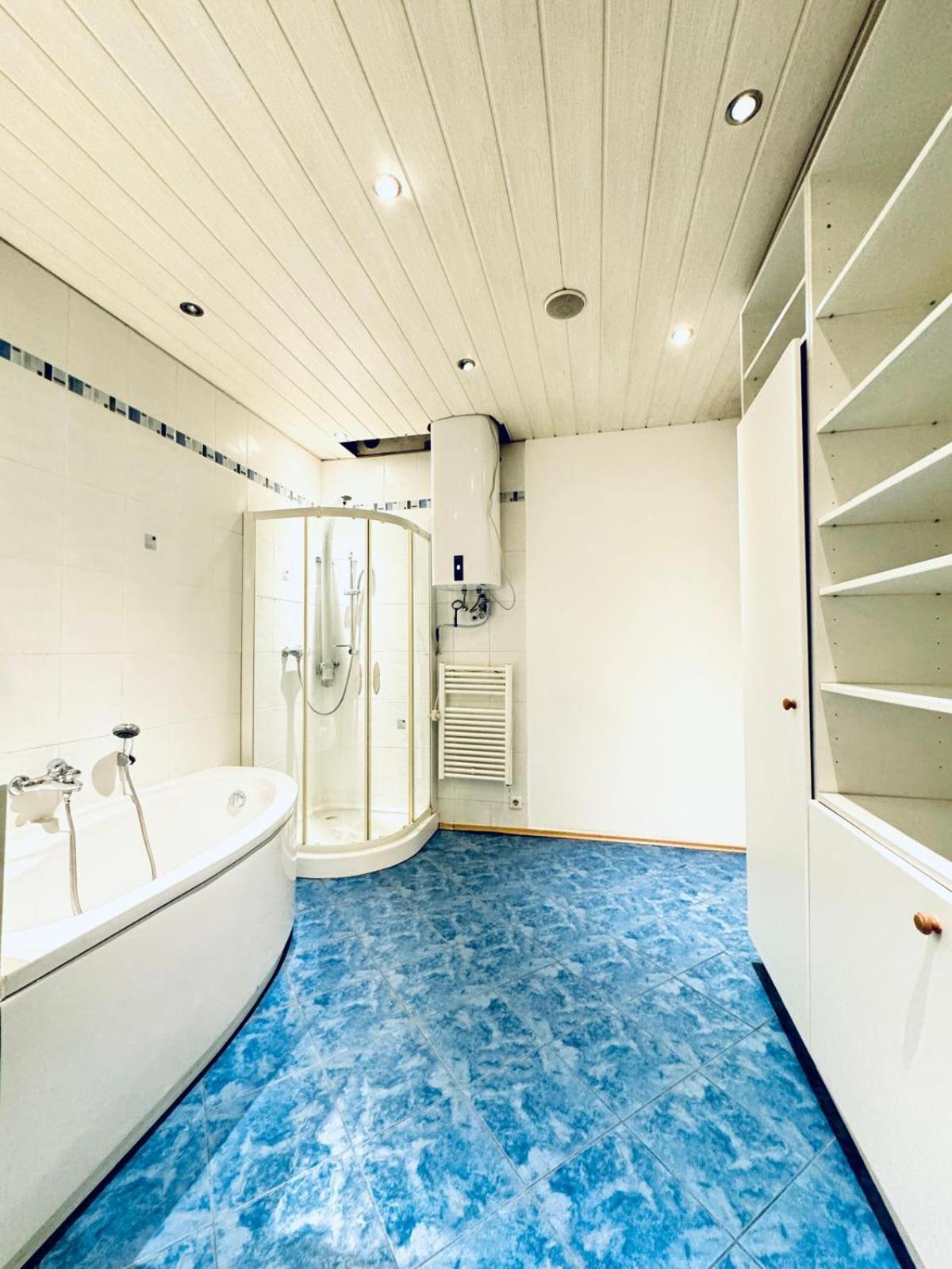 Apartment Amazing 4br Shared 10 Minute Walk To Fac Platz Wien
