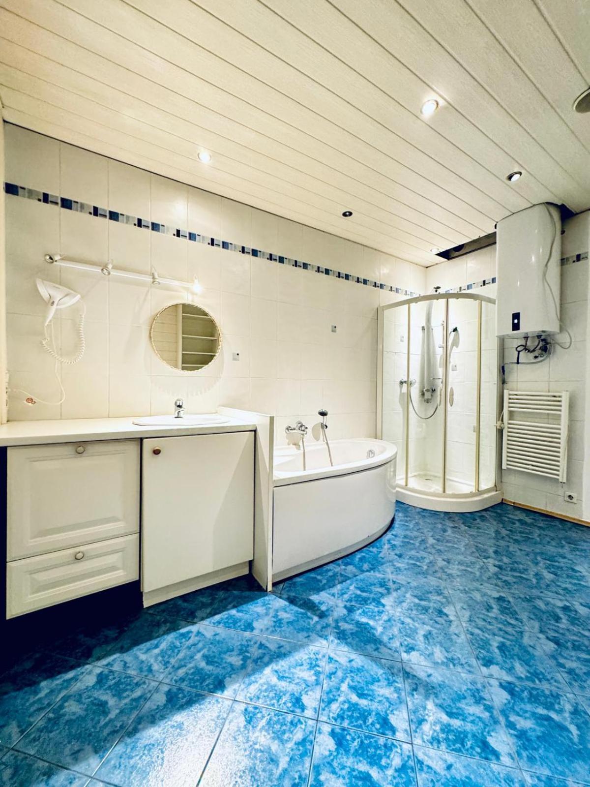 Amazing 4br Shared 10 Minute Walk To Fac Platz Apartment Wien