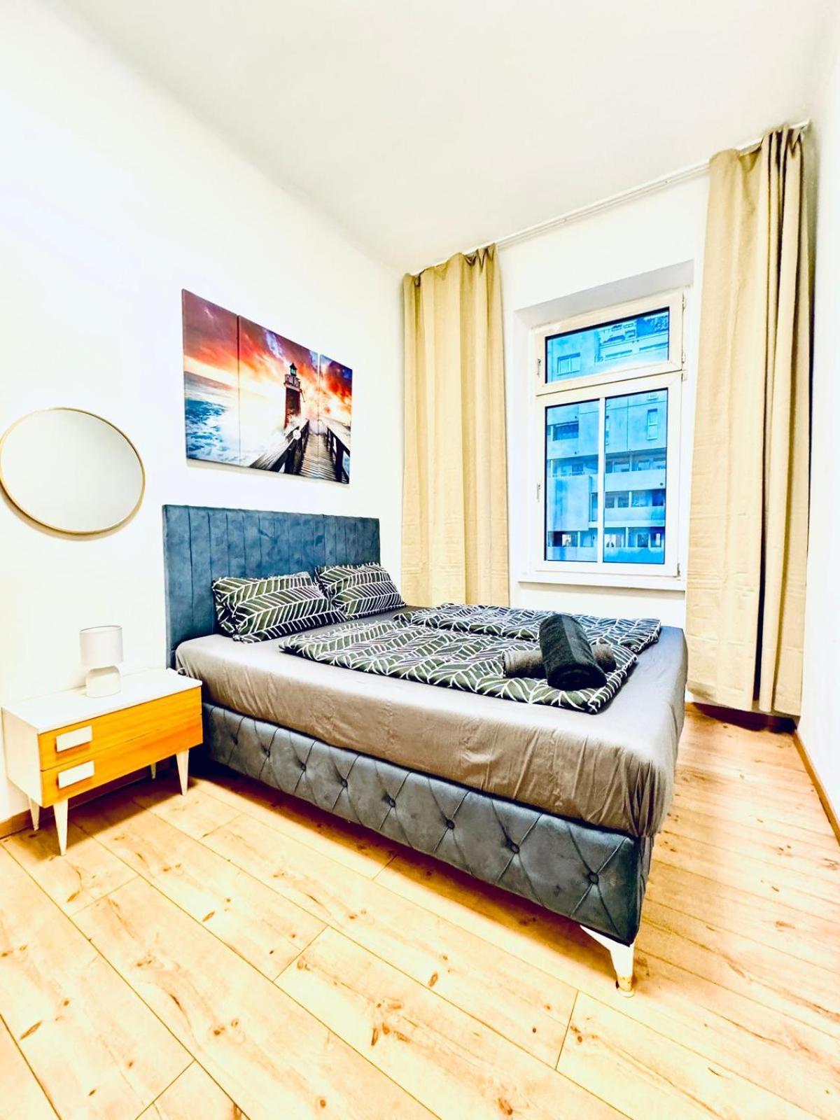 Amazing 4br Shared 10 Minute Walk To Fac Platz Apartment