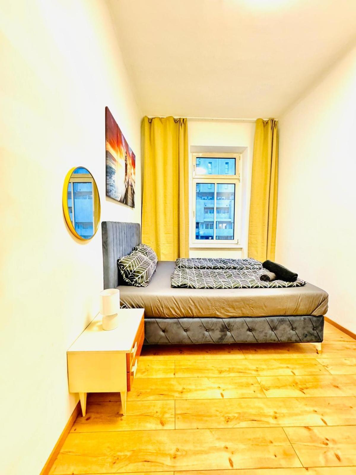 Amazing 4br Shared 10 Minute Walk To Fac Platz Apartment