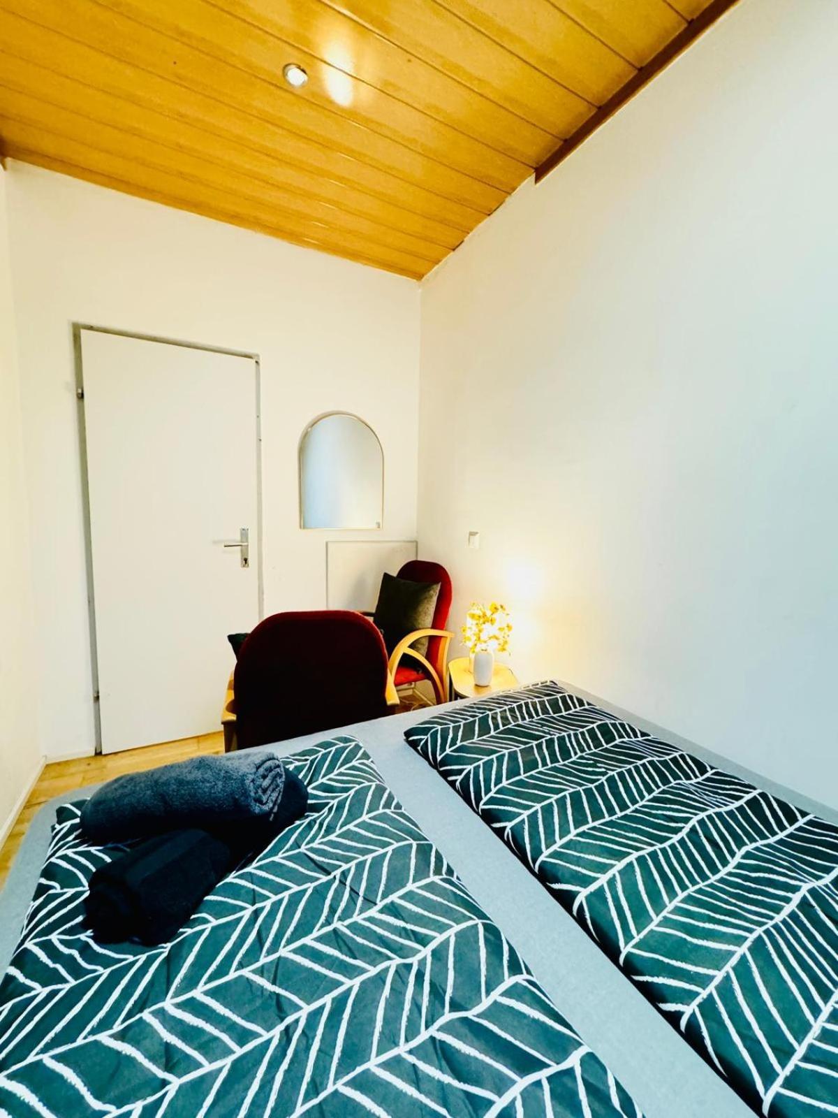 Apartment Amazing 4br Shared 10 Minute Walk To Fac Platz