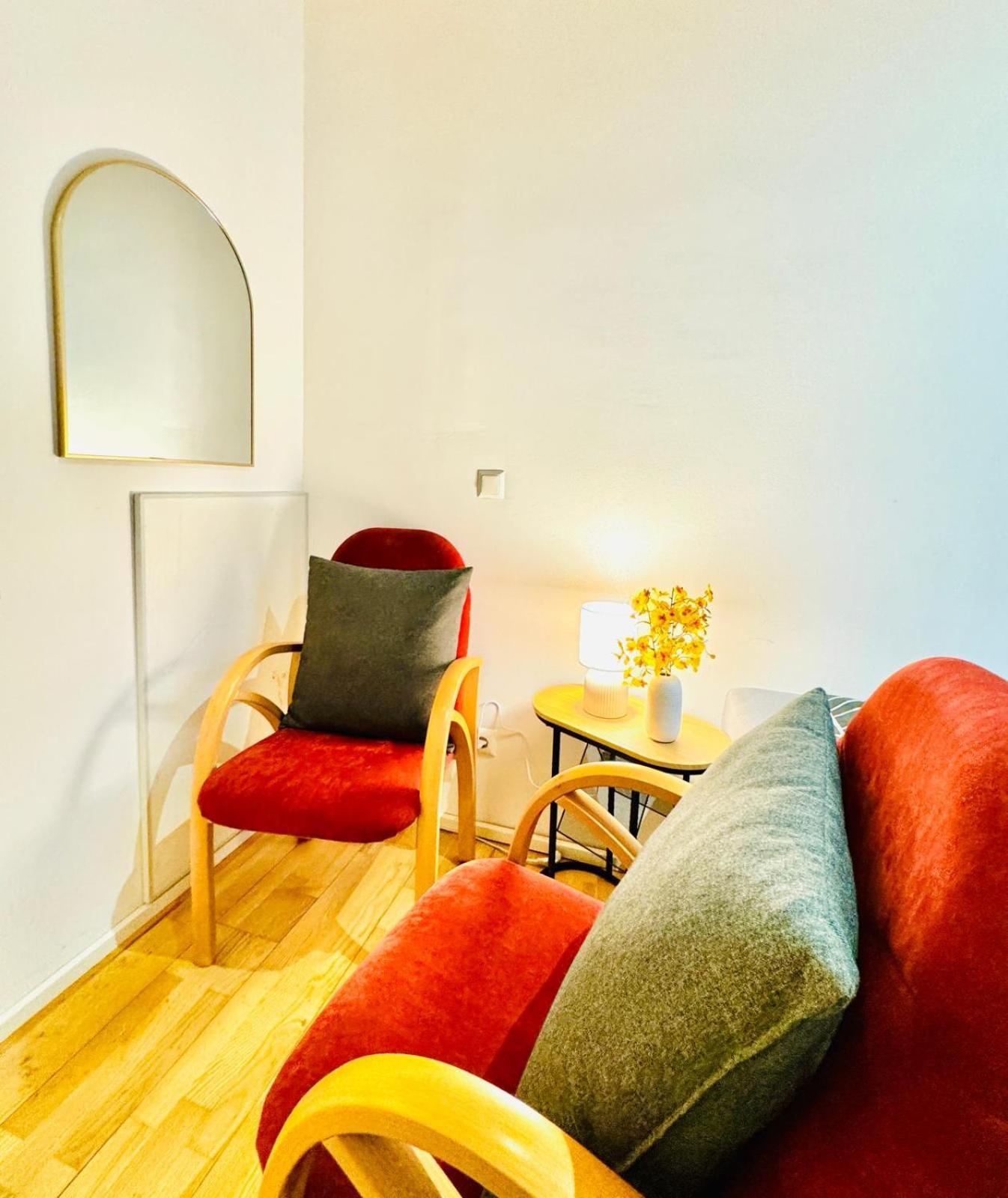 Apartment Amazing 4br Shared 10 Minute Walk To Fac Platz *