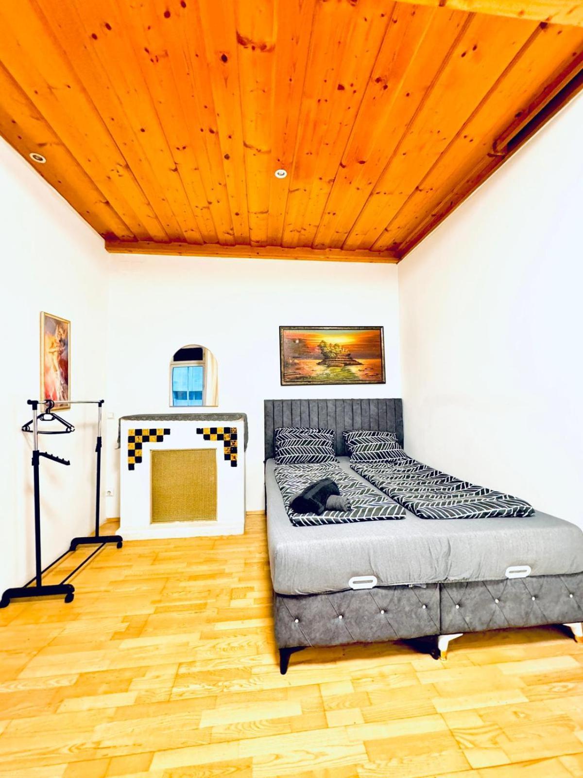 Apartment Amazing 4br Shared 10 Minute Walk To Fac Platz Wien