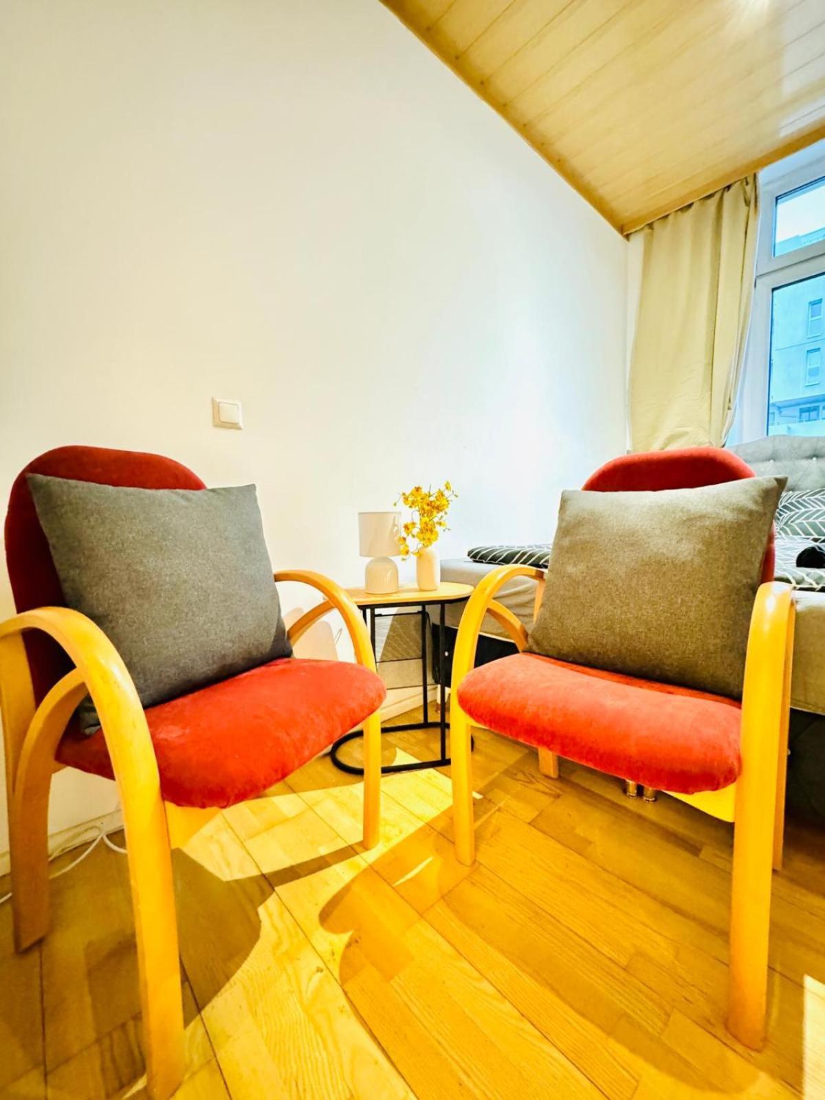 Apartment Amazing 4br Shared 10 Minute Walk To Fac Platz *