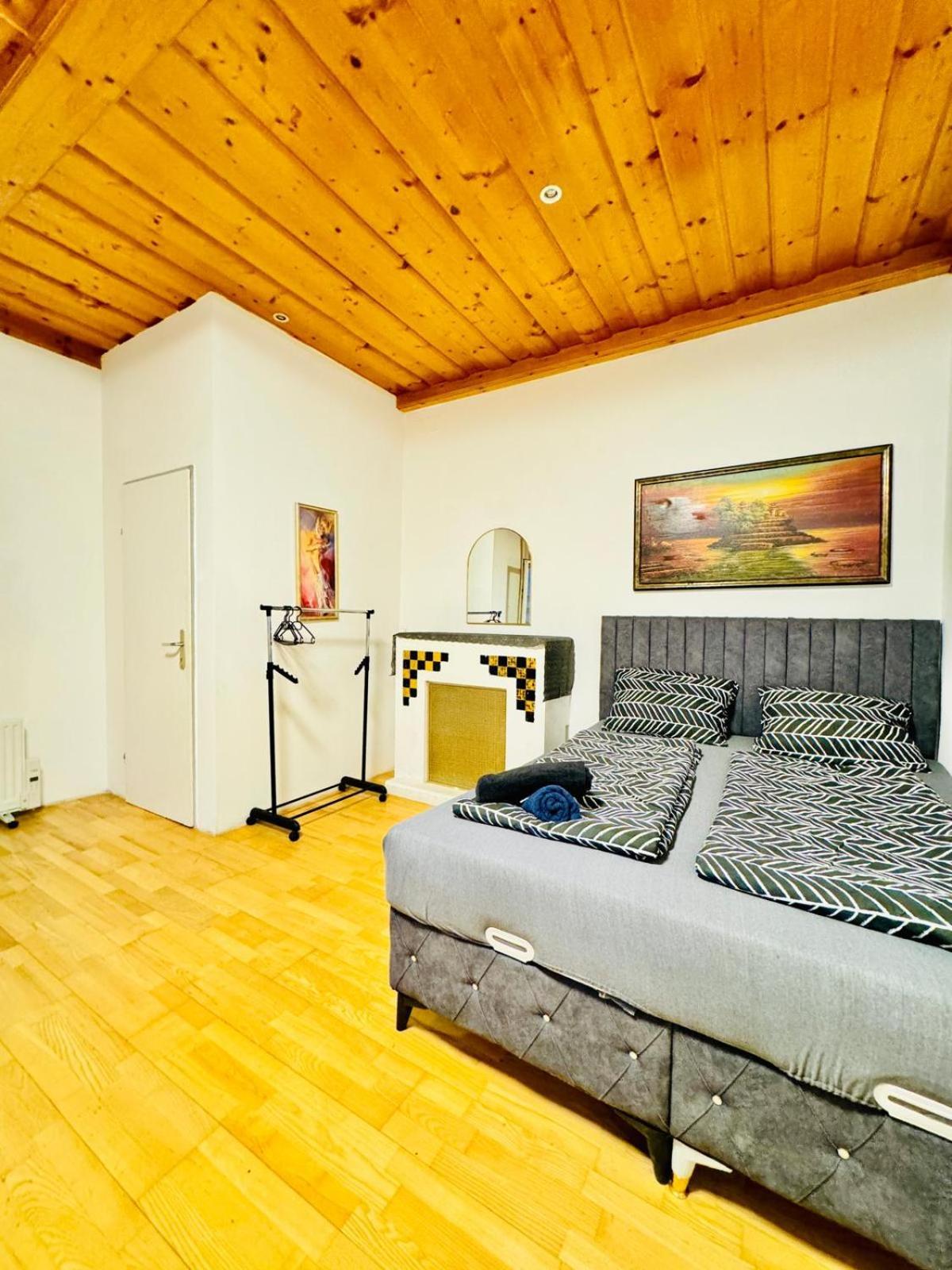 Amazing 4br Shared 10 Minute Walk To Fac Platz Apartment Wien
