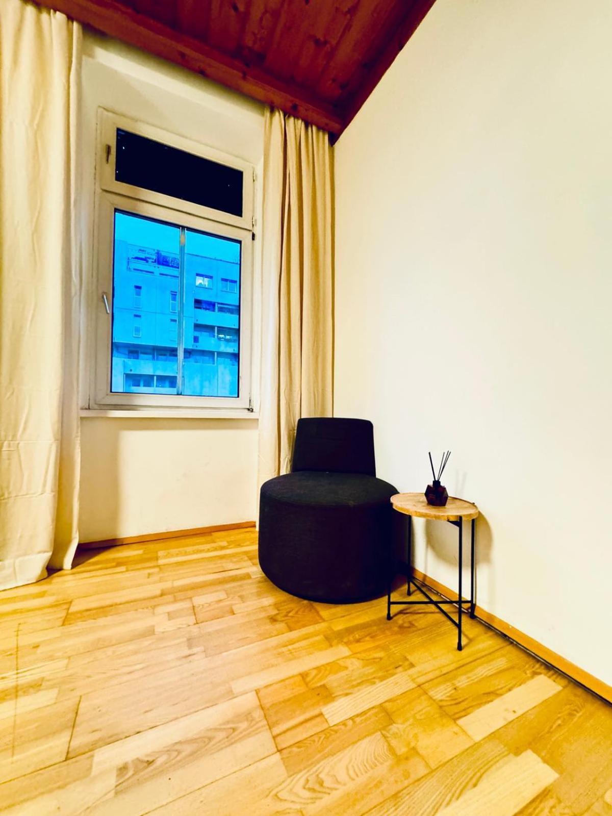 Apartment Amazing 4br Shared 10 Minute Walk To Fac Platz