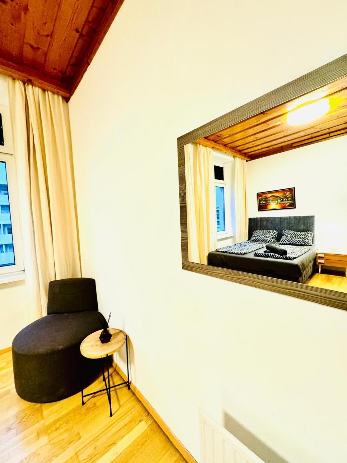 Amazing 4br Shared 10 Minute Walk To Fac Platz Apartment Wien