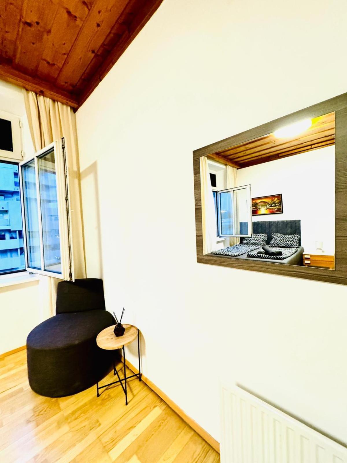 Apartment Amazing 4br Shared 10 Minute Walk To Fac Platz Wien