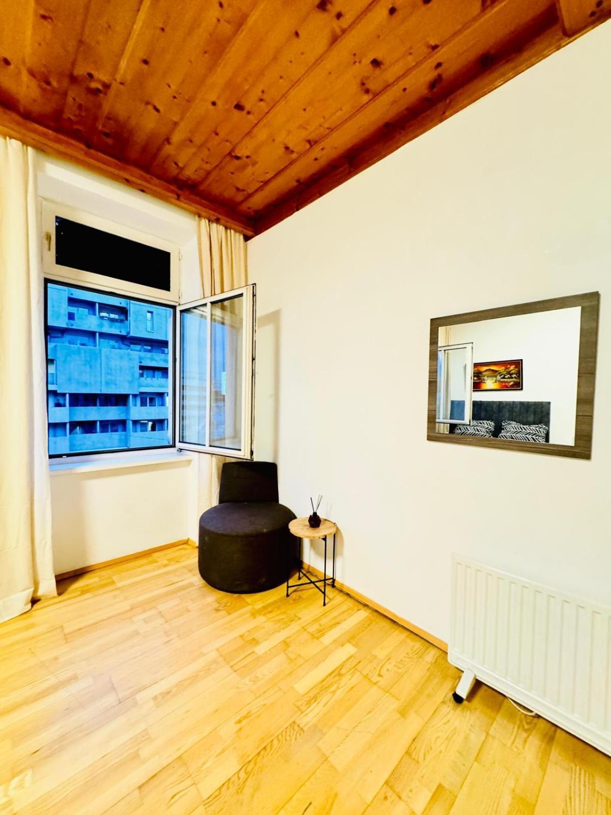 Amazing 4br Shared 10 Minute Walk To Fac Platz Apartment