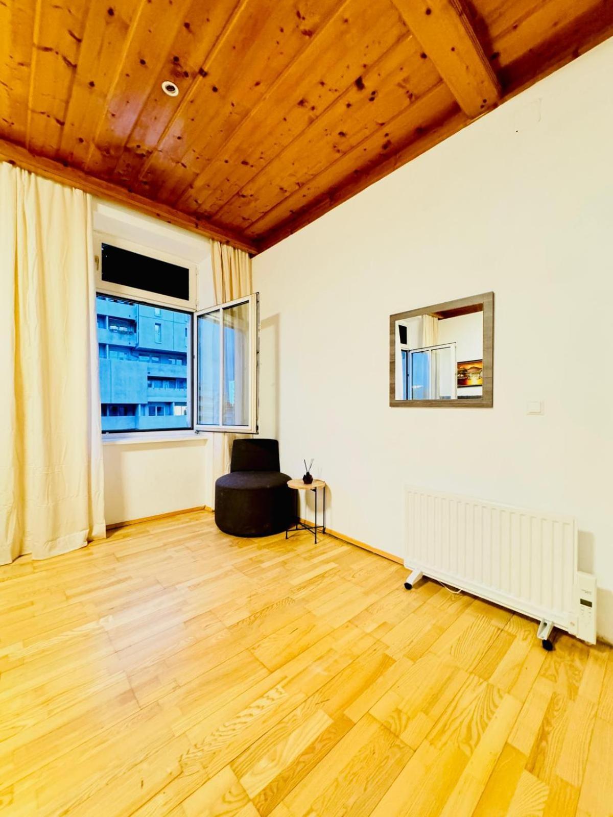 Apartment Amazing 4br Shared 10 Minute Walk To Fac Platz