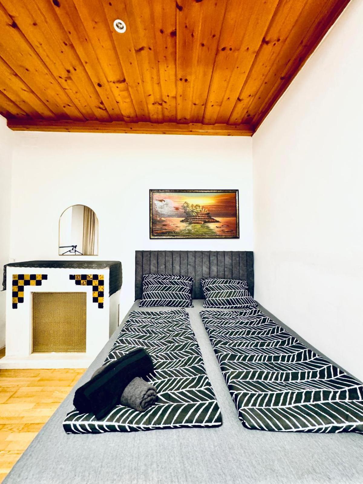 Amazing 4br Shared 10 Minute Walk To Fac Platz Apartment *